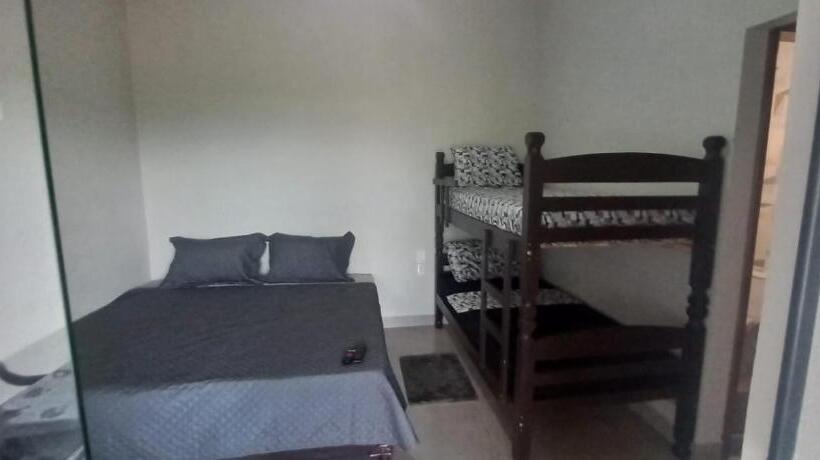 חדר סטנדרטי לארבעה עם חדר אמבטיה משותף, Chalés Santa Terezinha