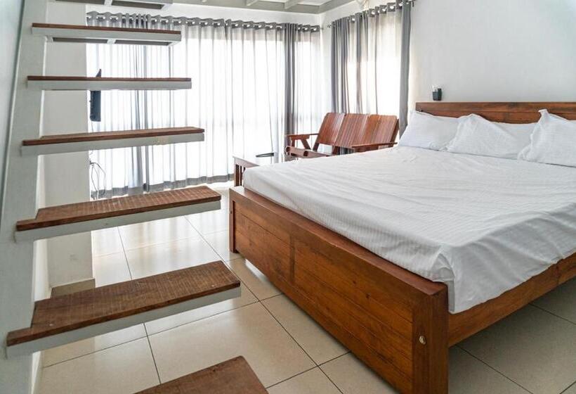 ファミリールーム, Wild Brooke Hut