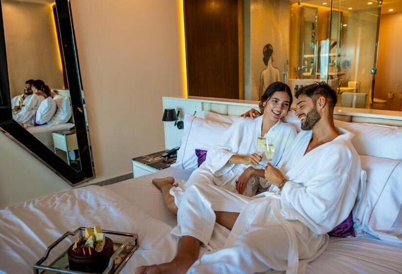 מיטת קינג בסוויטה, Mousai Cancun Adults Only