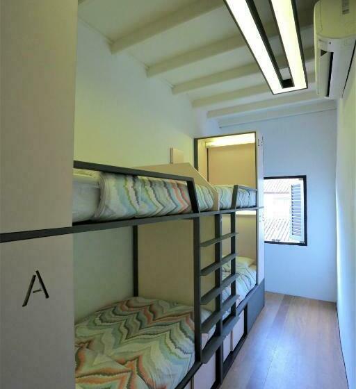 Quarto Quádruplo Standard, Nomaps Hostel