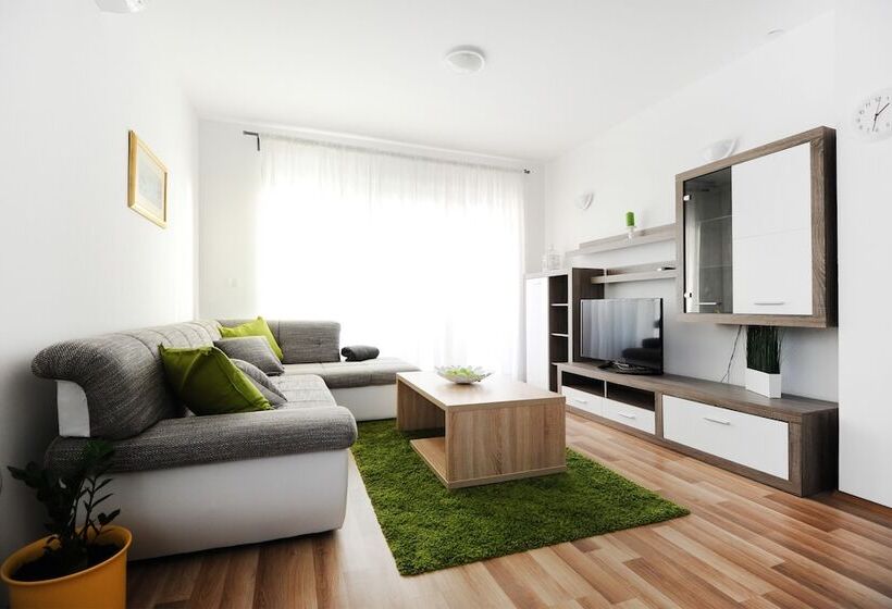 舒适两卧公寓, Apartments Hills