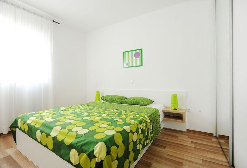 舒适两卧公寓, Apartments Hills