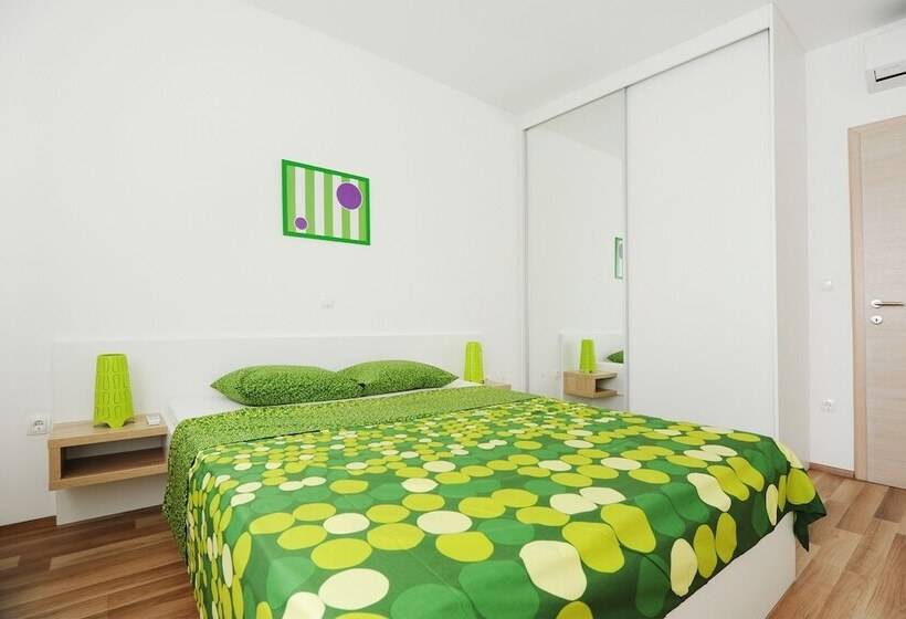 舒适两卧公寓, Apartments Hills