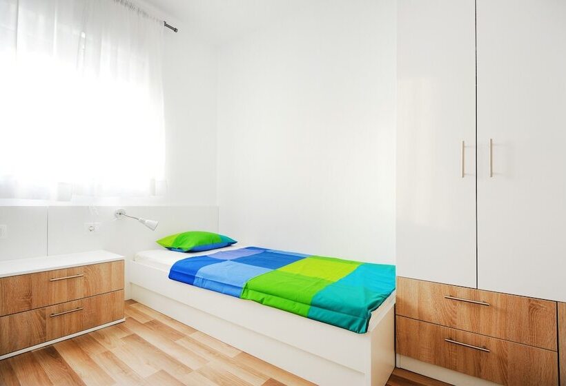 舒适两卧公寓, Apartments Hills