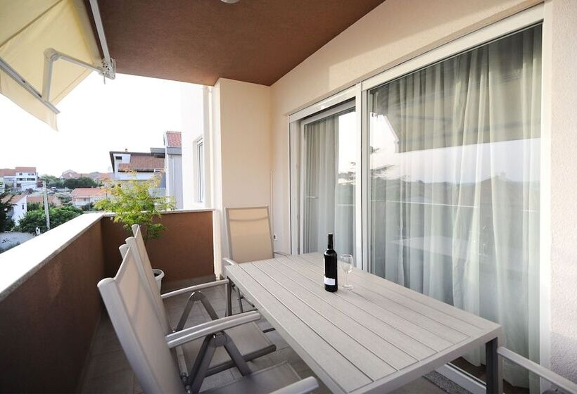 舒适两卧公寓, Apartments Hills