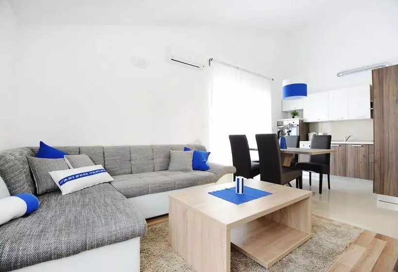 サイドオーシャンビューの２ベッドルームアパート, Apartments Hills