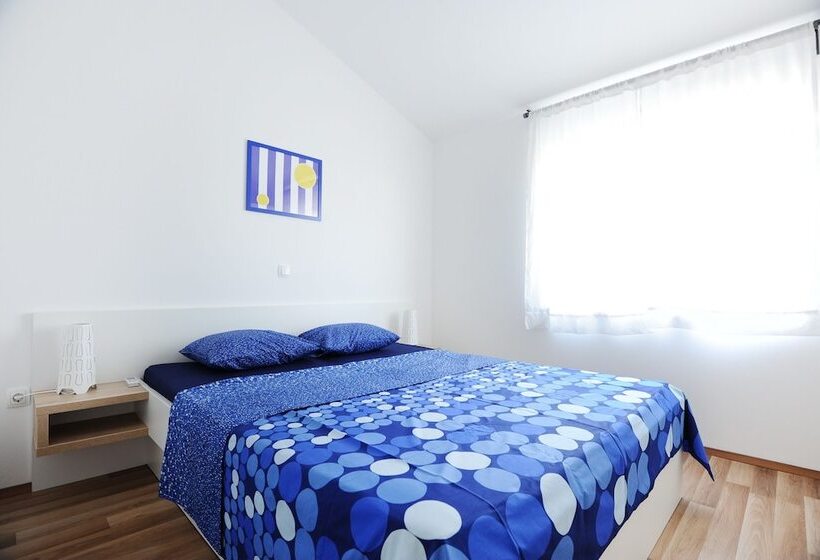 侧面带海景及2个卧室的公寓, Apartments Hills