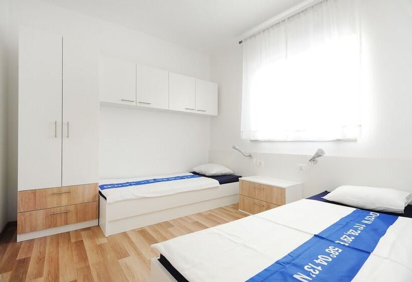 侧面带海景及2个卧室的公寓, Apartments Hills