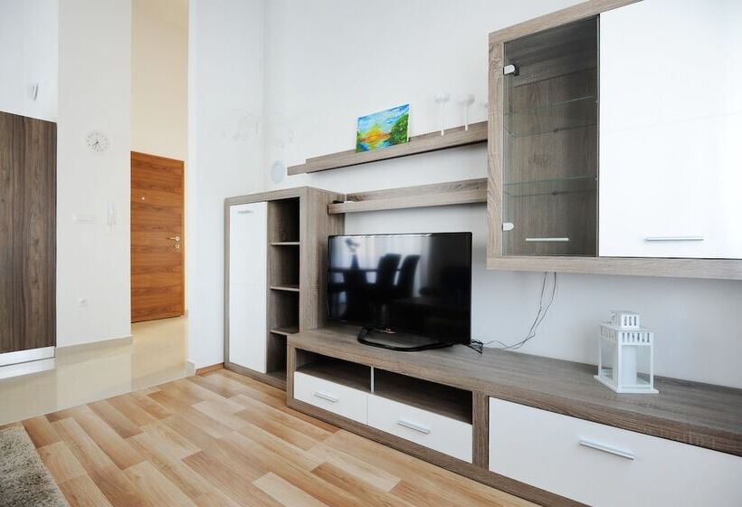 侧面带海景及2个卧室的公寓, Apartments Hills