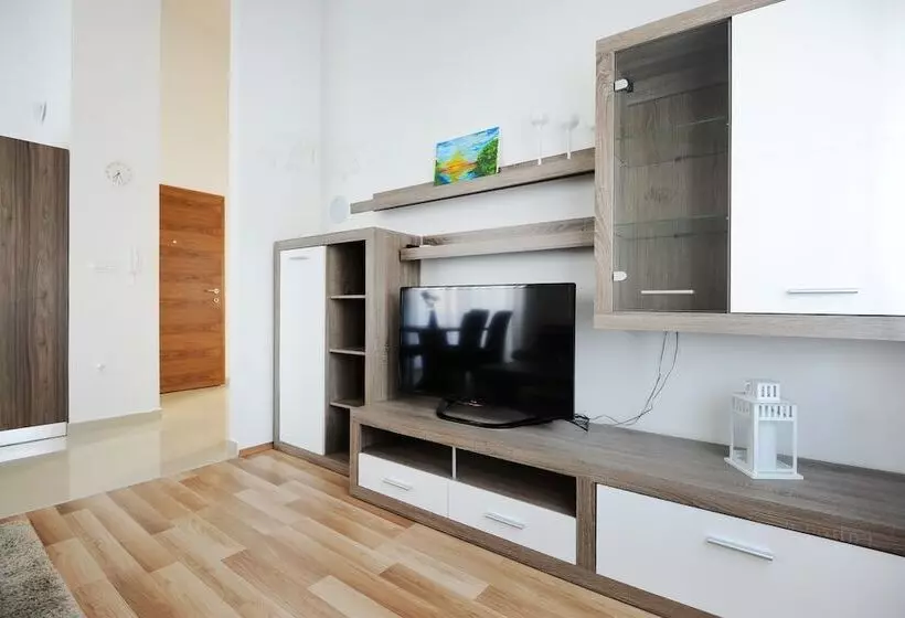 サイドオーシャンビューの２ベッドルームアパート, Apartments Hills