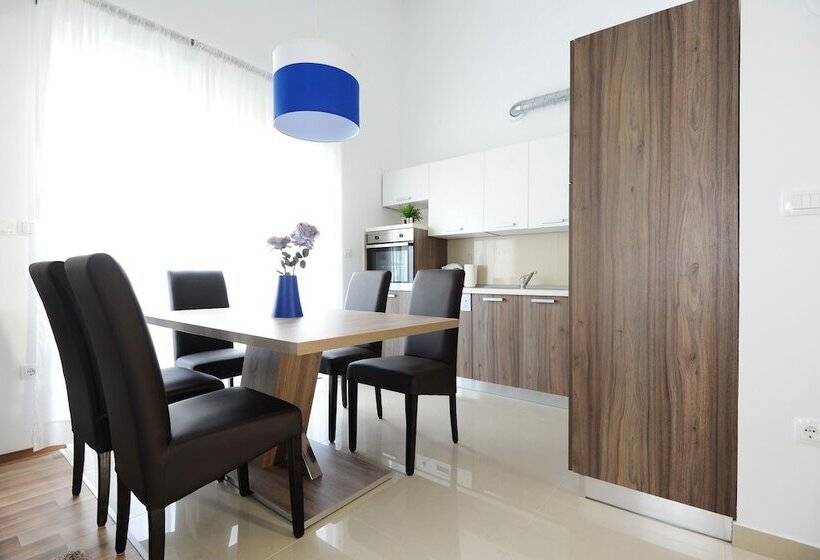 侧面带海景及2个卧室的公寓, Apartments Hills