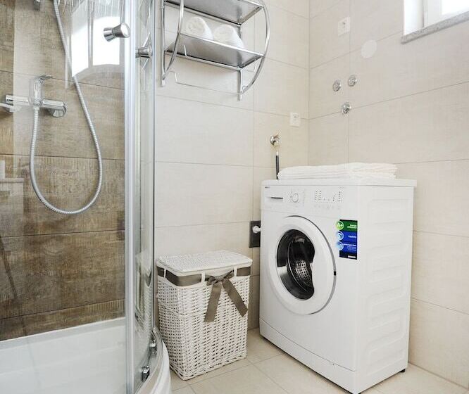 侧面带海景及2个卧室的公寓, Apartments Hills