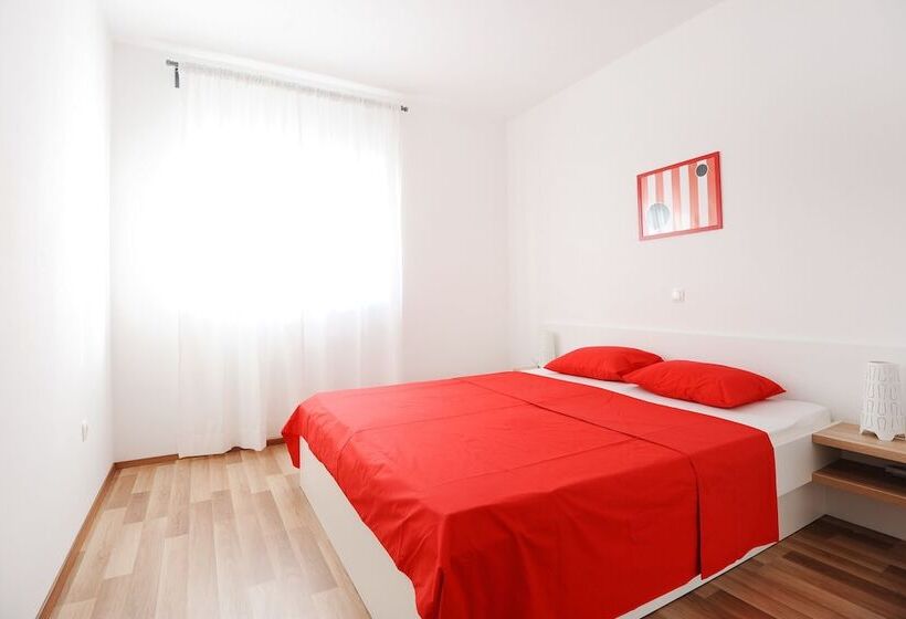 舒适两卧公寓, Apartments Hills