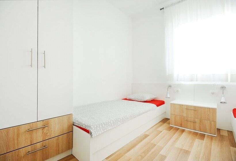 舒适两卧公寓, Apartments Hills