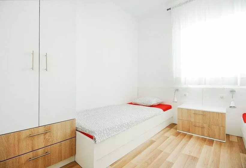 ２ベッドルームのコンフォートアパートメント, Apartments Hills