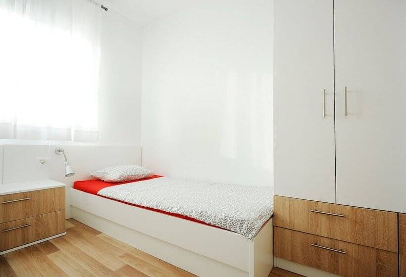 舒适两卧公寓, Apartments Hills