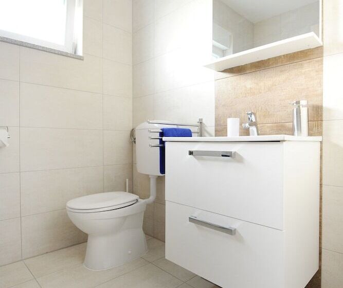 侧面带海景及2个卧室的公寓, Apartments Hills