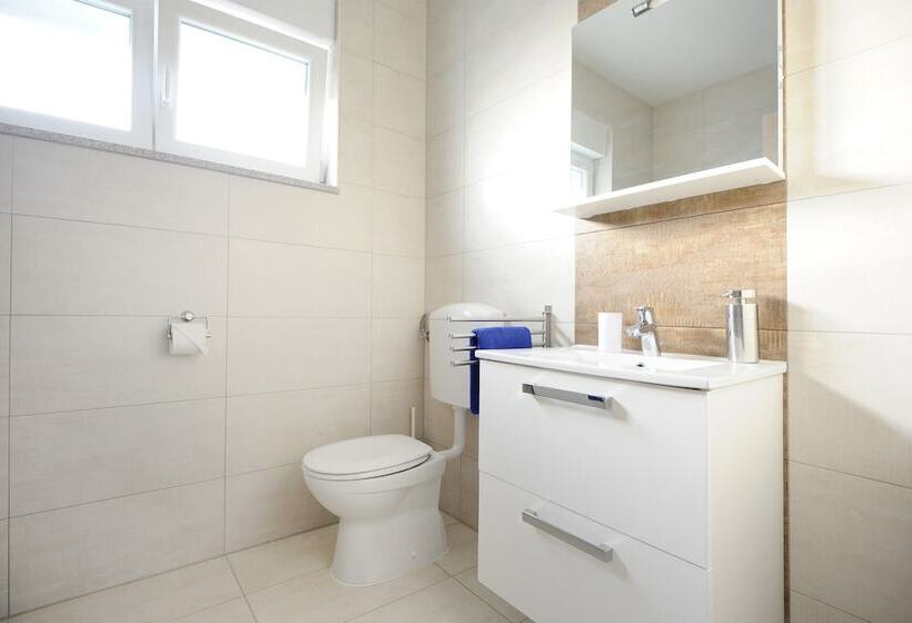 侧面带海景及2个卧室的公寓, Apartments Hills