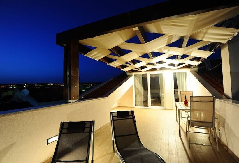 带海景的标准工作室, Apartments Hills