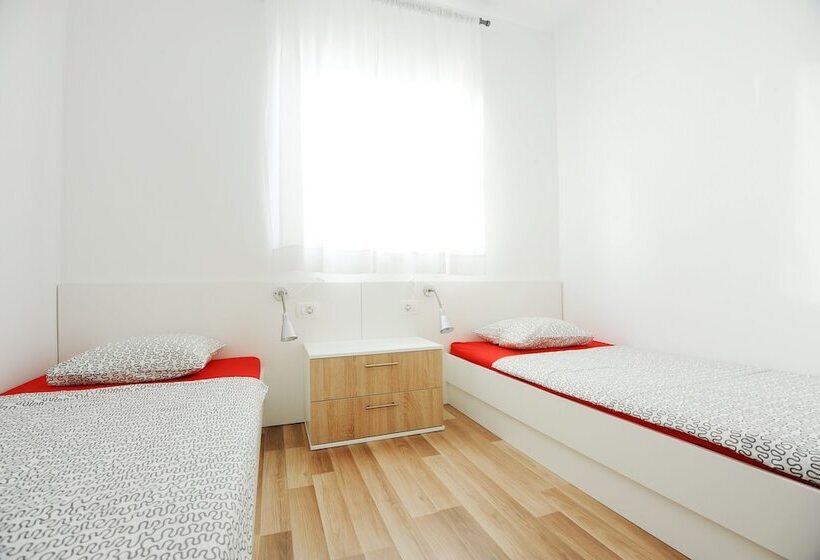 舒适两卧公寓, Apartments Hills