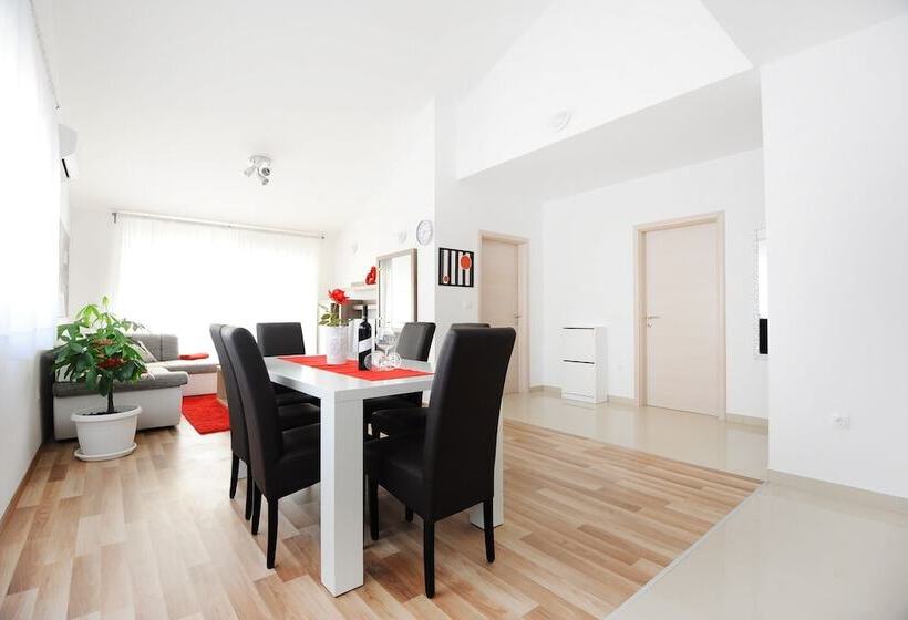 舒适两卧公寓, Apartments Hills