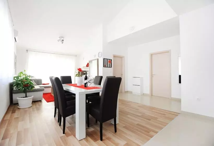 ２ベッドルームのコンフォートアパートメント, Apartments Hills