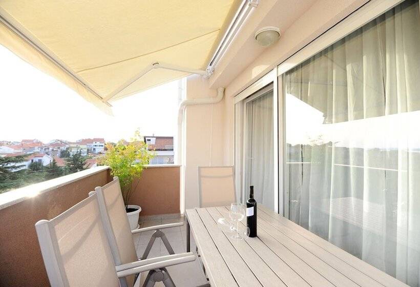 舒适两卧公寓, Apartments Hills