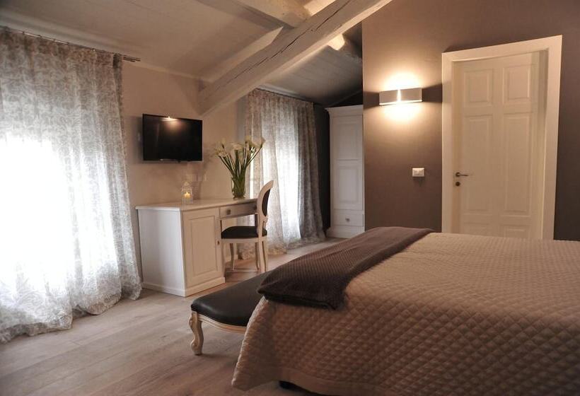 سوئیت با وان آب گرم, B&b Villa Anna