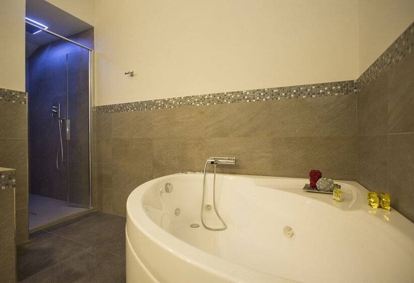 سوئیت با وان آب گرم, B&b Villa Anna