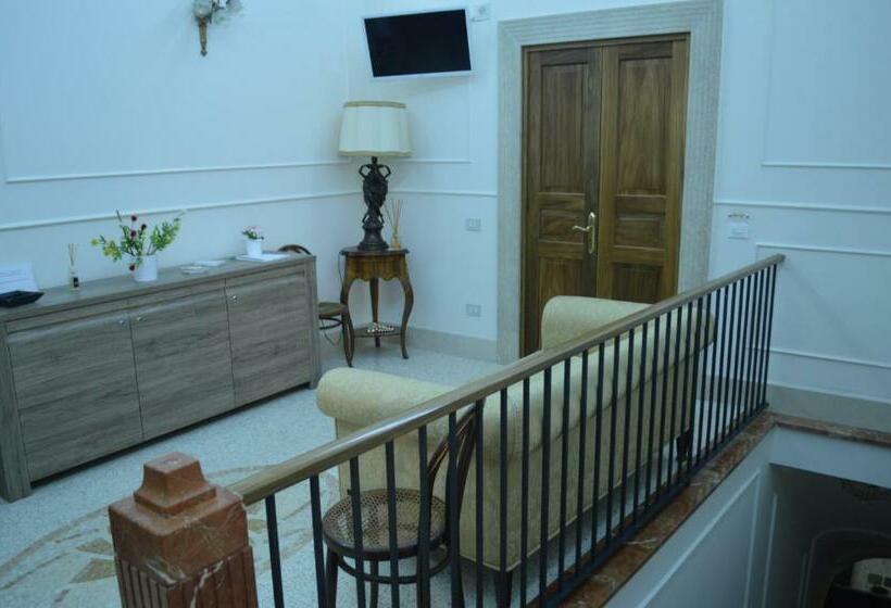 חדר סטנדרט לשלושה, Palazzo Liguori