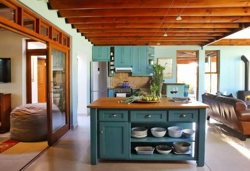 1ベッドルームハウス, Coot Club