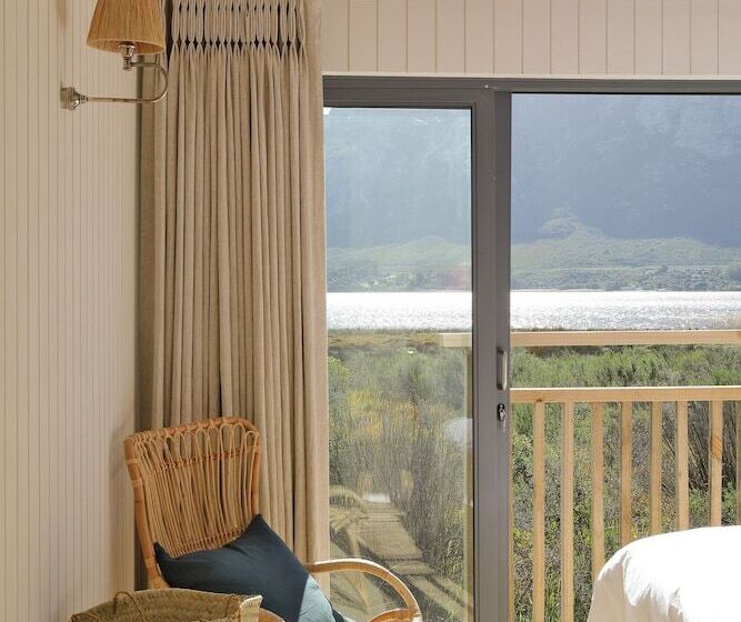 1ベッドルームハウス, Coot Club