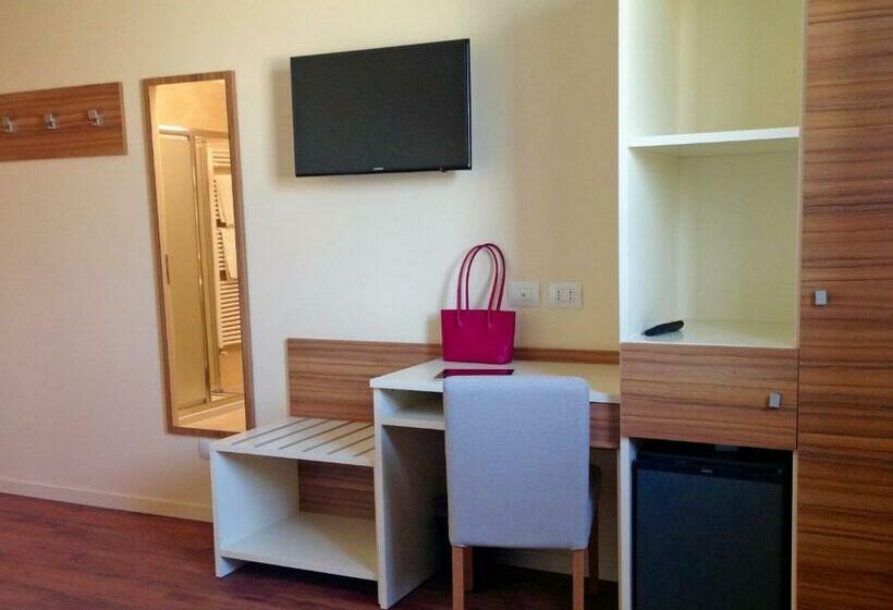 חדר סטנדרט, Forum