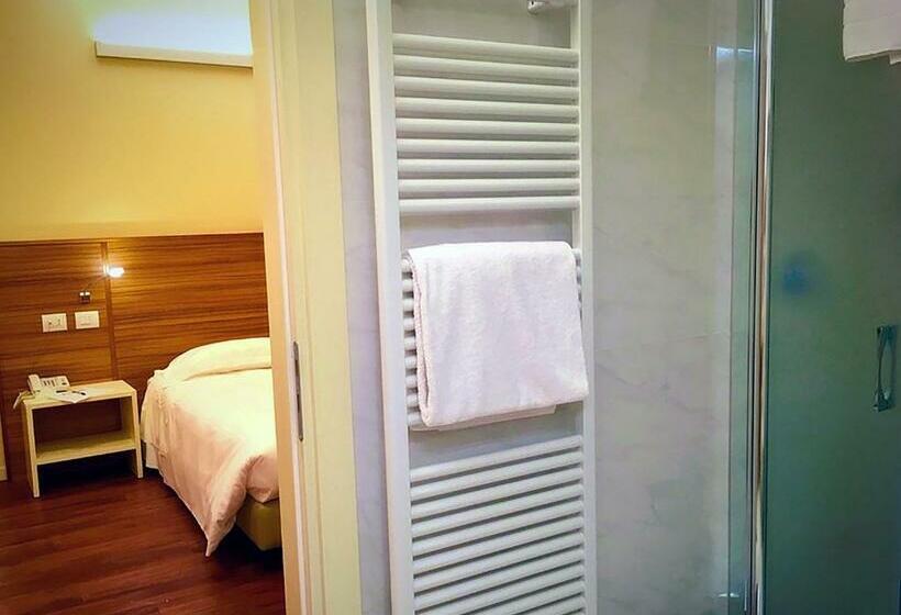 חדר סטנדרט, Forum