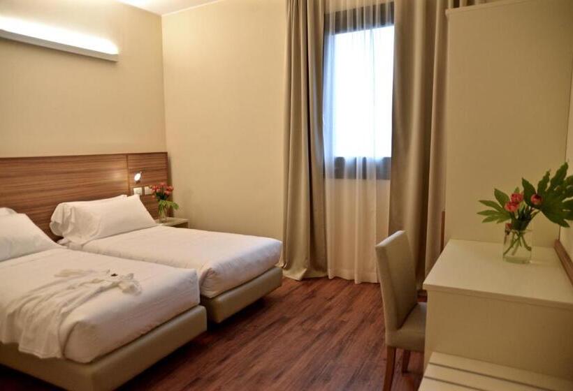 חדר משפחתי, Forum