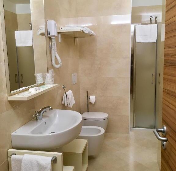 חדר משפחתי, Forum