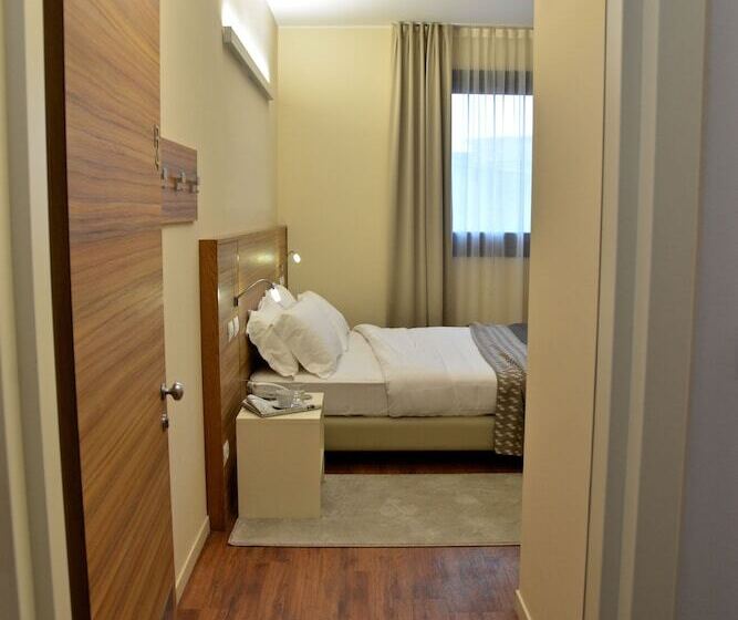 חדר סטנדרט, Forum