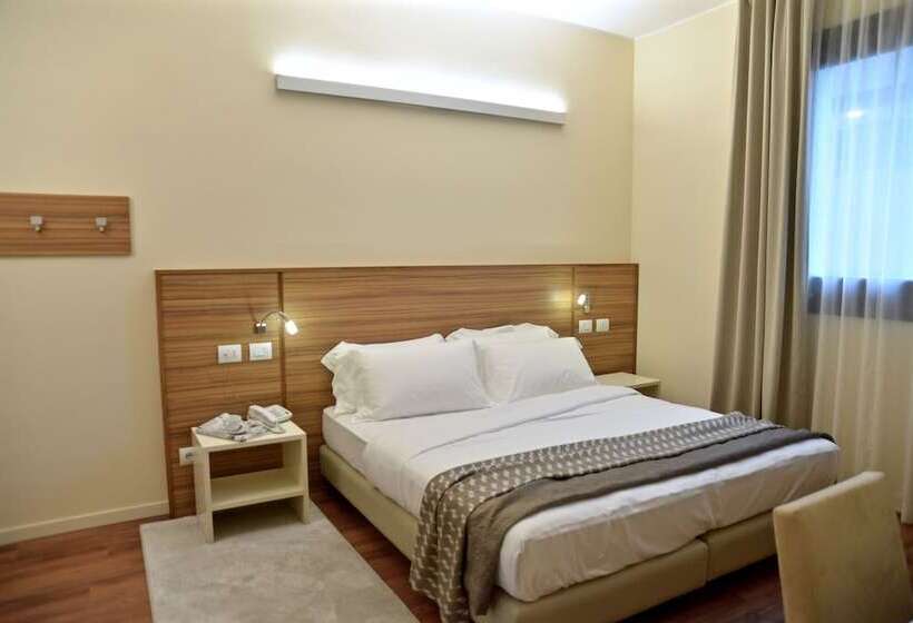 חדר סטנדרט, Forum