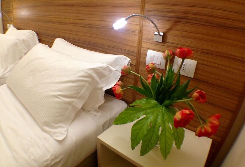 חדר סטנדרט, Forum