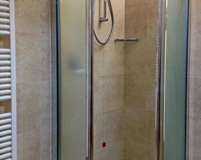 חדר סטנדרט, Forum