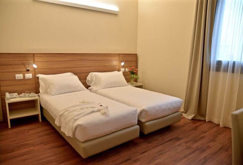 חדר סטנדרט, Forum