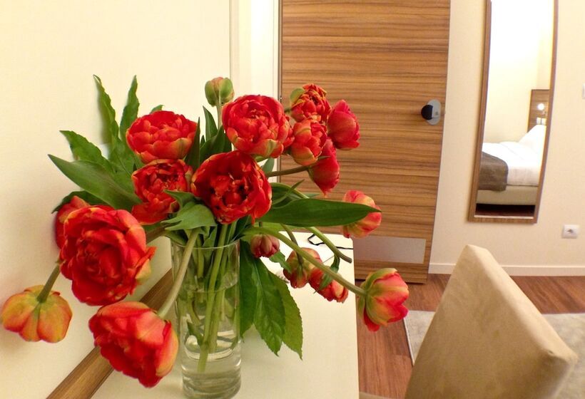 חדר משפחתי, Forum