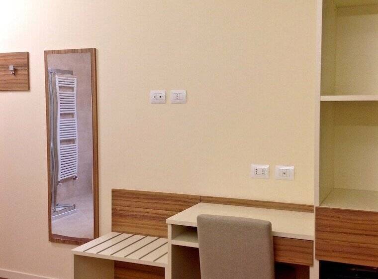 חדר סטנדרט, Forum