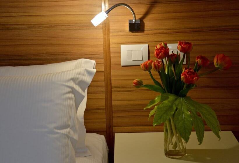 חדר סטנדרט, Forum