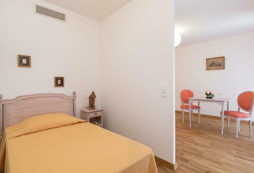 استودیوی استاندارد, Médicis Home Puteaux