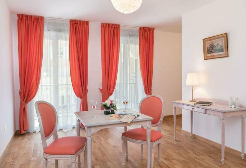 Студия Стандарт, Médicis Home Puteaux