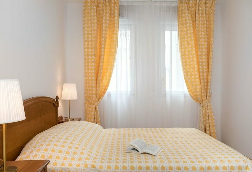 Апартаменты 1 Спальня, Médicis Home Puteaux