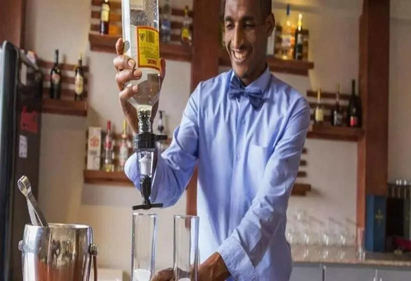 اتاق لوکس خانوادگی, Park Lane Addis
