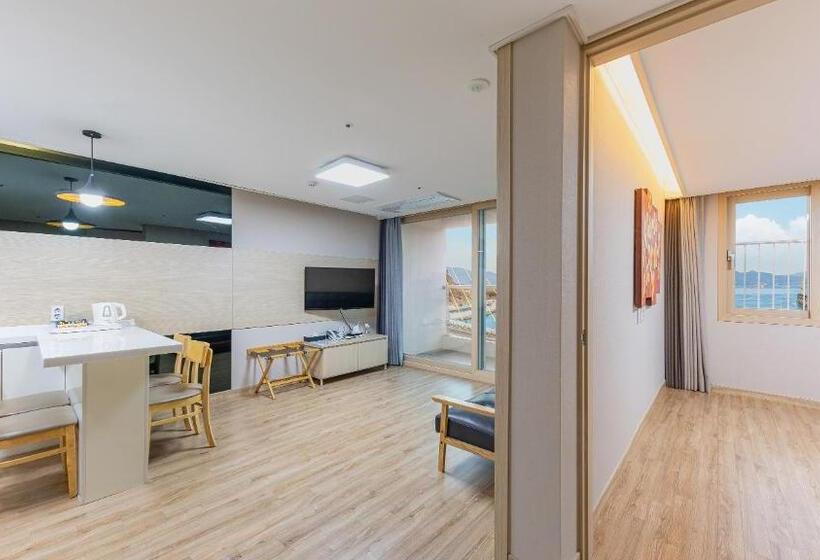 חדר משפחתי, The Hotel Soo