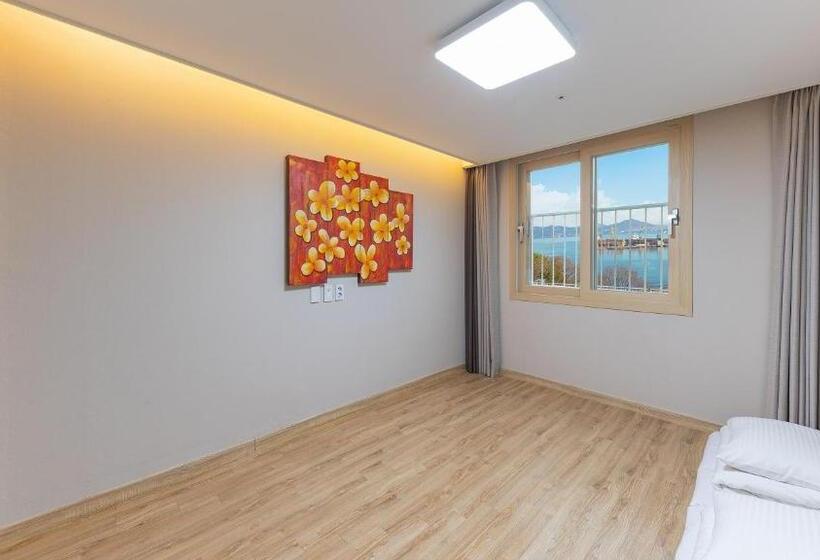 חדר משפחתי, The Hotel Soo